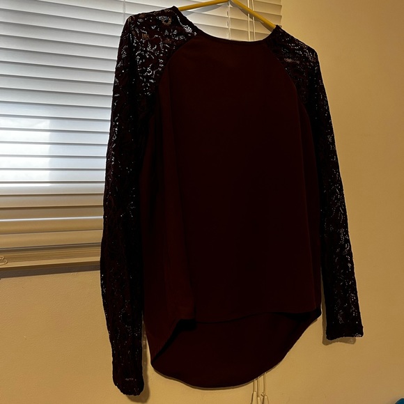 Vero Moda Long Sleeve Blouse w Floral Lace Sleeves - Picture 2 of 6